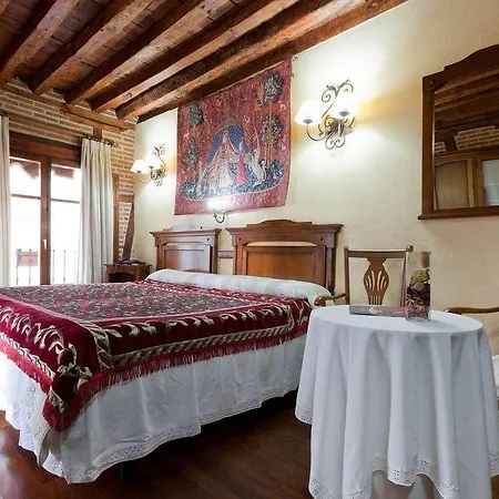 Guest house Hospederia Casa De Cisneros 2*
