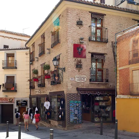 Guest house Hospederia Casa De Cisneros 2*
