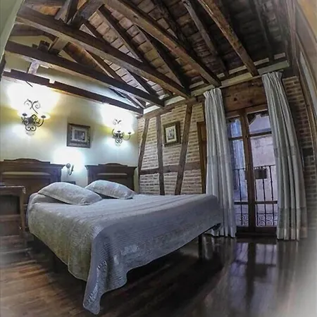 Guest house Hospederia Casa De Cisneros 2*