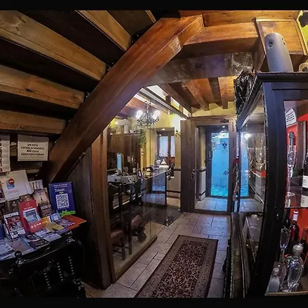 Guest house Hospederia Casa De Cisneros 2*