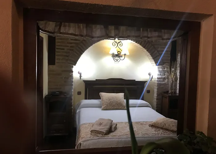 Guest house Hospederia Casa De Cisneros 2*