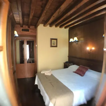 西斯内罗斯旅馆 招待所