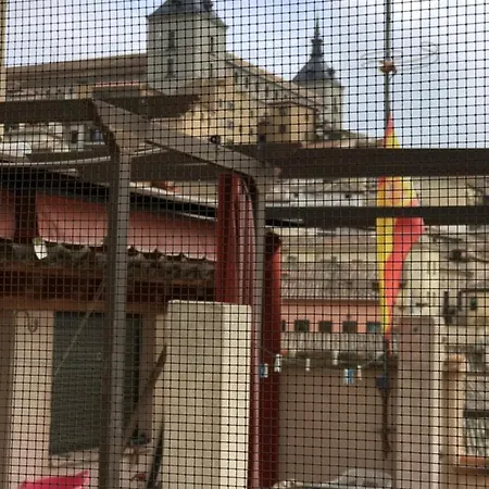 西斯内罗斯旅馆 2*